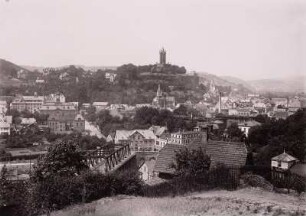Dillenburg, Stadtansicht : Dillenburg. Stadtansicht von Osten gegen Burgberg mit Wilhelmsturm