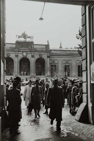 Wien I. Eingang in den Hof des Messepalastes