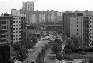 Berlin; Buckow: Gropiusstadt; Blick vom Dach des Ida Wolf-Hauses auf Fritz Erler-Allee
