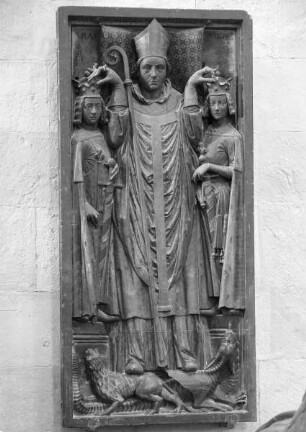Grabplatte des Siegfried III. von Eppstein (gest. 1249), Erzbischof von Mainz, die Gegenkönige Heinrich Raspe und Wilhelm von Holland krönend