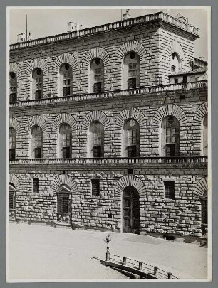 Fassade des Palazzo Medici-Riccardi von Michelozzo di Bartolommeo, Florenz, Toskana