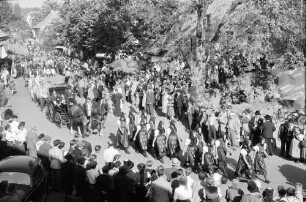 St. Märgen: Tag des Schwarzwälder Pferdes; Festzug durch den Ort (von oben)