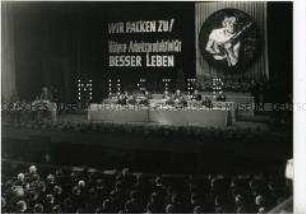 Aktivisten-Konferenz im Berliner Admiralspalast
