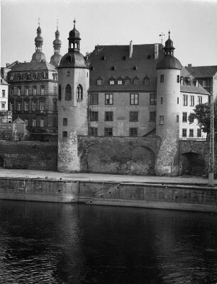 Koblenz. Alte Burg (um 1185 begonnen, 1680-1682; J. C. Sebastiani). Burghaus. Ansicht über die Mosel