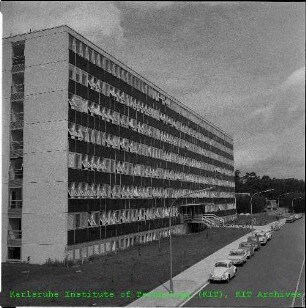 Außenansicht des Zentralgebäudes (ZG), von Süden