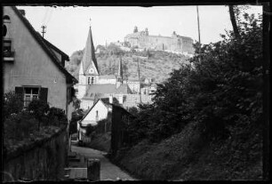 Kulmbach. Blick zur Plassenburg über die Kirche