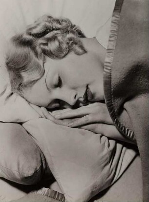 Schlafende mit Decke