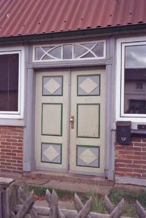 Sprenge: Alte Dorfstraße 16: traufständiges Fachwerkhaus: Straßenfront: Detailaufnahme: Eingangstür mit Oberlicht