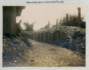 Foto einiger Munitionsunterstände in der alten Anlage des Nahkampfmittelkommandos Efringen