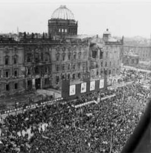 Mai-Demonstration Unter den Linden