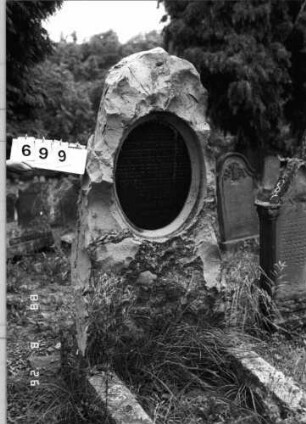 Grabstein 699 (Index: 100099652) Maße HxBxT: 200x65x70 cm: Grabstein 699