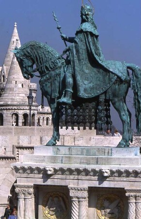 Budapest - Mathiasdenkmal : Mathiasdenkmal auf dem Burgberg. Aufgenommen in Budapest 2001