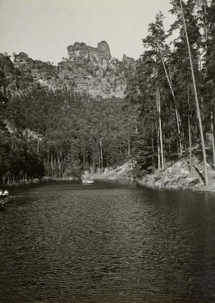 Elbsandsteingebirge. Amselgrund bei Rathen. Im Hintergrund die Lokomotive