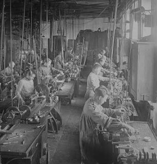 Werkzeugbau : Technikgeschichte | Technologie | Optische Industrie | Prismen-Fernrohre | Emil Busch AG Rathenow