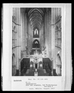 Magdeburg, Dom St. Mauritius und St. Katharina, Innenaufnahme : Chor und Langhaus, vom Bischofsgange nach Westen