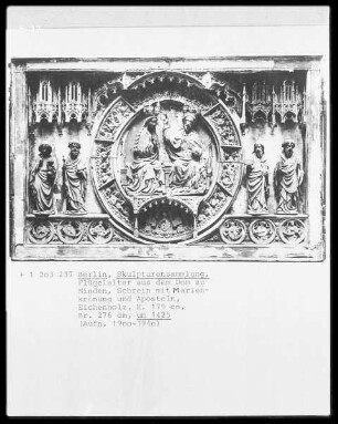 Flügelaltar aus dem Dom zu Minden — Geöffneter Altar — Maria und Christus von Engeln umgeben und vier Apostel