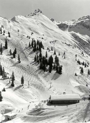 Skilift und Abfahrt von der Alpe Nova