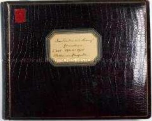 Fotoalbum mit detailliert beschrifteten Privataufnahmen aus dem 1. Weltkrieg