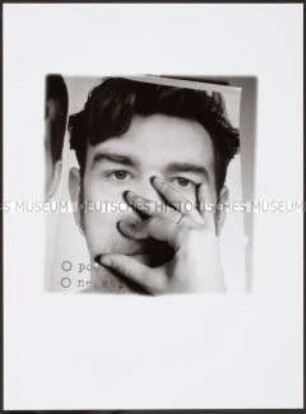 Hand auf dem Gesicht eines Mannes (Altersgruppe 18-21)