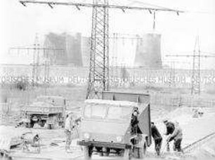 Großbaustelle des VEB Kraftwerk Thierbach mit VEB BKK Espenhain im Hintergrund
