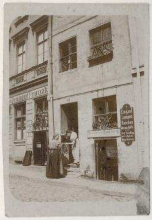 Ohne Titel (Parochialstraße 23 und 24, zwischen Jüden- und Klosterstraße, Nordseite, Produktenhandlung Minna Neumann)