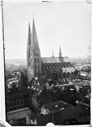 Hansestadt Lübeck. Blick von Sankt Petri zur Marienkirche
