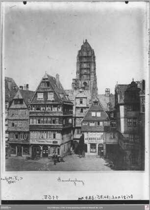 Römerberg 18-14 von Westen mit eingerüstetem Domturm (nach dem Brand von 1867)