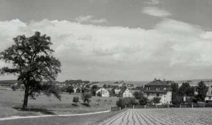 Oelsa. Ortsteilansicht mit Dorfkirche von Südwesten