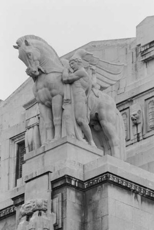 Stazione Centrale — Tierfigur