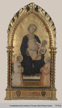 Thronende Madonna, von zwei Engeln umgeben