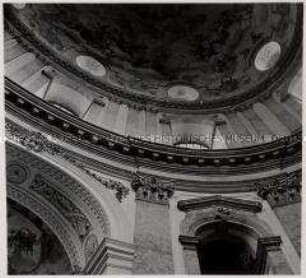 Wien, Pfarrkirche St. Karl Borromäus, Inneres