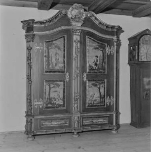Möbel-Museum : Bautzen. Stadtmuseum. Ausstellungsraum mit Bauernschrank