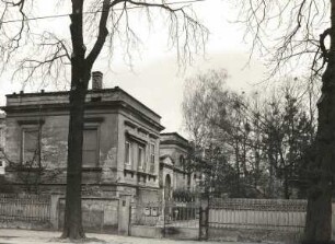 Dresden-Neustadt, Bautzner Straße 76. Wohnhaus (um 1870). Straßenansicht mit Einfriedung