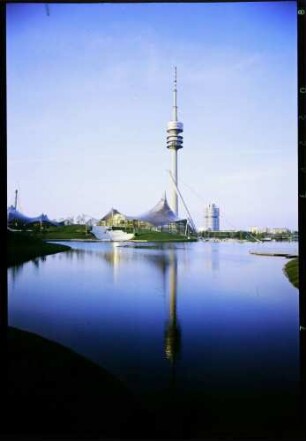 München: See mit Olympiaturm und Spiegelung