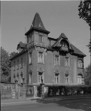 Dresden-Strehlen. Villa, Oskarstraße 1 (um 1885). Straßenansicht