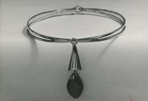 Halsreifen mit Brosche von Christa Jolowicz
