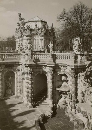 Dresden, Zwinger : Dresden-Altstadt. Zwinger. Nymphenbad und Wallpavillon