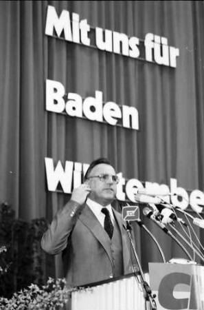 Freiburg: Stadthalle, Wahlkundgebung zur Landtagswahl Baden-Württemberg, Rede: Kanzlerkandidat Ministerpräsident Rheinland-Pfalz, Helmut Kohl