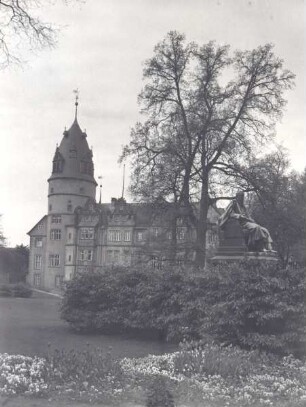 Blick auf das Schloss / Denkmal Grafregent Ernst. Detmold. Schlossplatz. Papierabzug