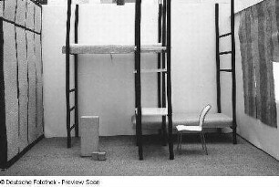 Kombiniertes Arbeits- und Schlafzimmer