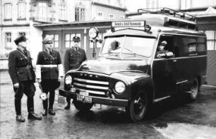 Freiburg: Unfallwagen der Polizei Freiburg; mit Polizeibeamten