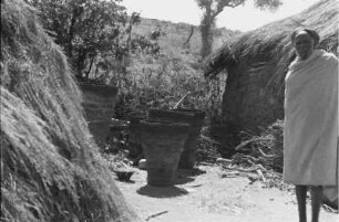 Mann in einem Oromo Dorf : Mann in einem Oromo-Dorf auf der Harar Hochfläche.