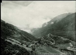 Blick auf die Serpentinen in der Gran Carretera Trasandine de Merida oberhalb Chachopo