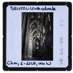 Bristol, Kathedrale : Innenansicht, Chor, südliches Seitenschiff, von Westen