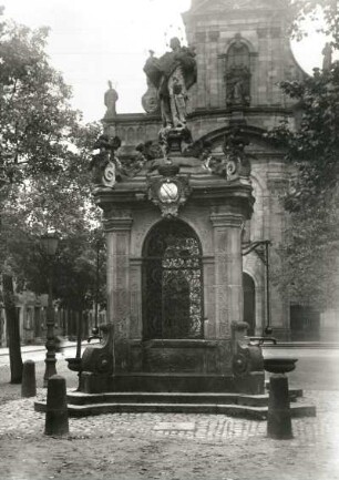 Raststatt, Nepomukbrunnen : Raststatt. Markt. Nepomuk-Brunnen