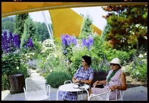 Insel Mainau: Rosen unter gelben Zelt, mit Spitzli und Hela Bensch