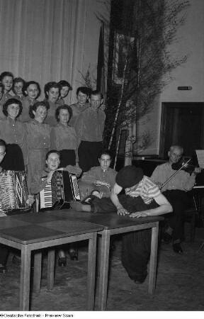 Akrobatische Darbietung während einer Kulturveranstaltung