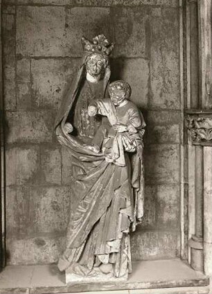 Standbild der Maria mit dem Kinde : Standbild der Maria mit dem Kinde. Sandstein; Höhe ca. 2,10 m (um 1250). Meißen, Dom St. Johannis und St. Donatus, Achteckbau