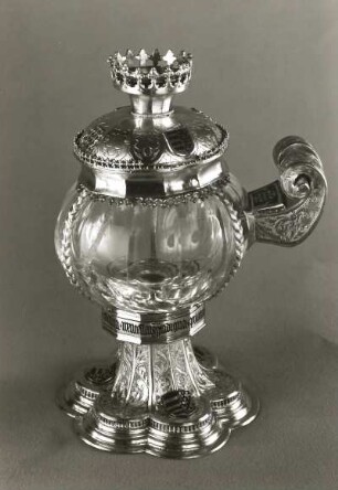 Hedwigspokal : Sog. Hedwigspokal. Kristall, Gold, Email; Höhe 24 cm. Krakau (Fassung), Frankreich (Kristall). E. 14. Jh. Dresden: Grünes Gewölbe V 294