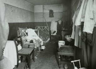 Güstrow. Fachwerkhaus der inneren Altstadt. Kombiniertes Schlaf- und Wohnzimmer